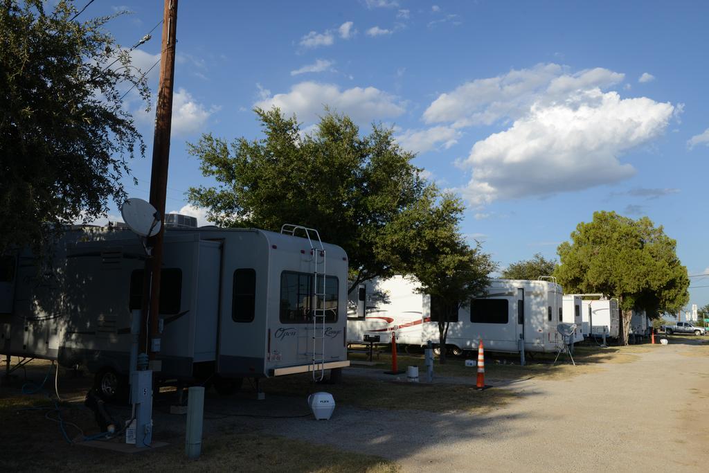 Albany Inn & Rv Campground Bagian luar foto