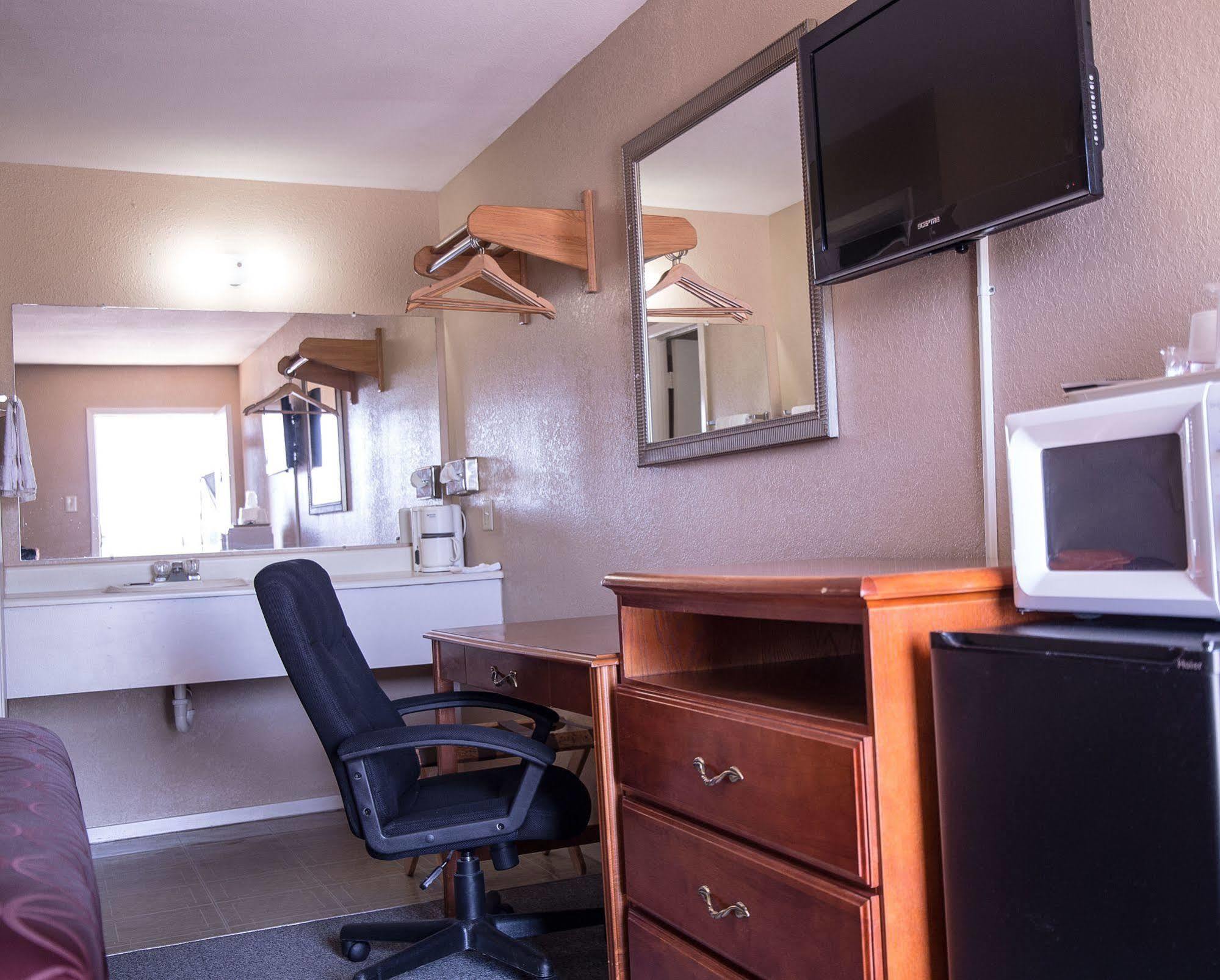 Albany Inn & Rv Campground Bagian luar foto